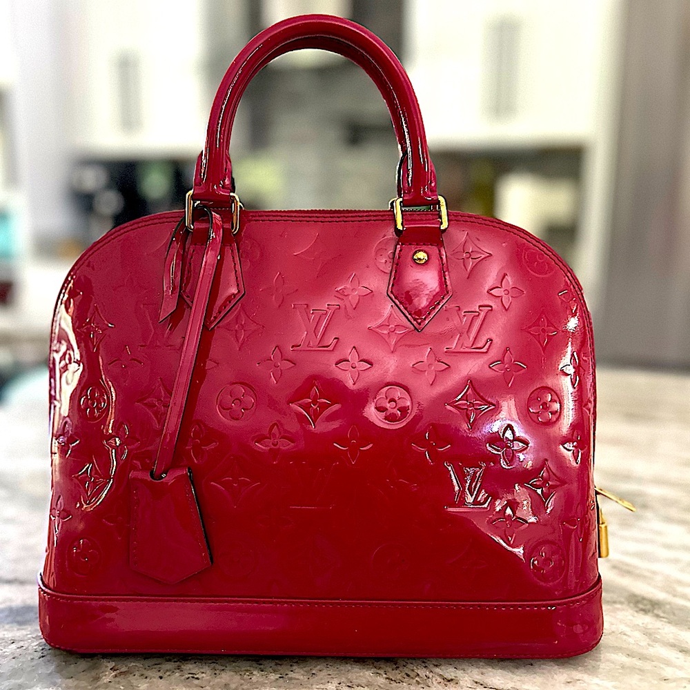 Louis Vuitton Authentic Red Monogram Vernis Leather GM Alma w/Lock Set - Picture 3 of 13